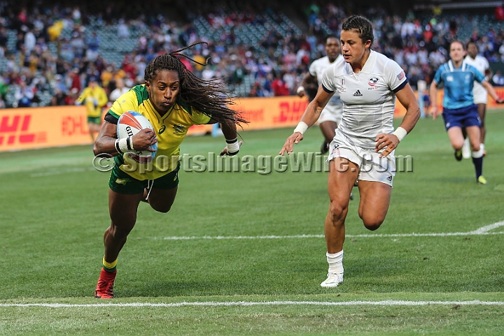 2018RugbySevensSat-42.JPG - Australian player Ellia Green scores a try against the United States the women's championship Bronze medal match of the 2018 Rugby World Cup Sevens, Saturday, July 21, 2018, at AT&T Park, San Francisco. (Spencer Allen/IOS via AP)